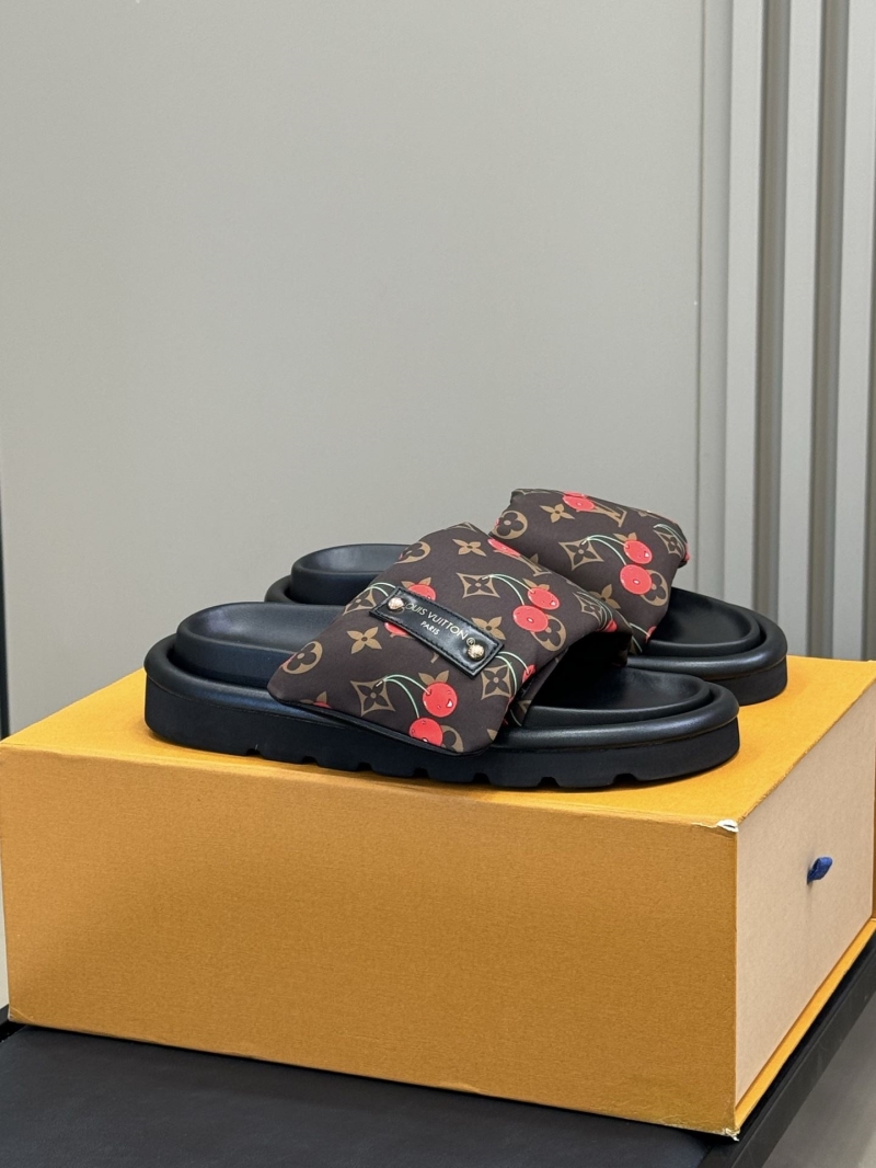 l0vis Vvtt0n slippers